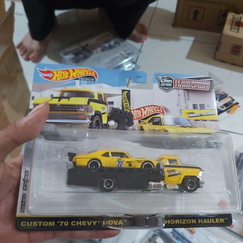 Promo Hot Wheels Team Transport LEGEND TOUR CUSTOM 70 CHEVY NOVA HAULER Diskon 23 Di Seller