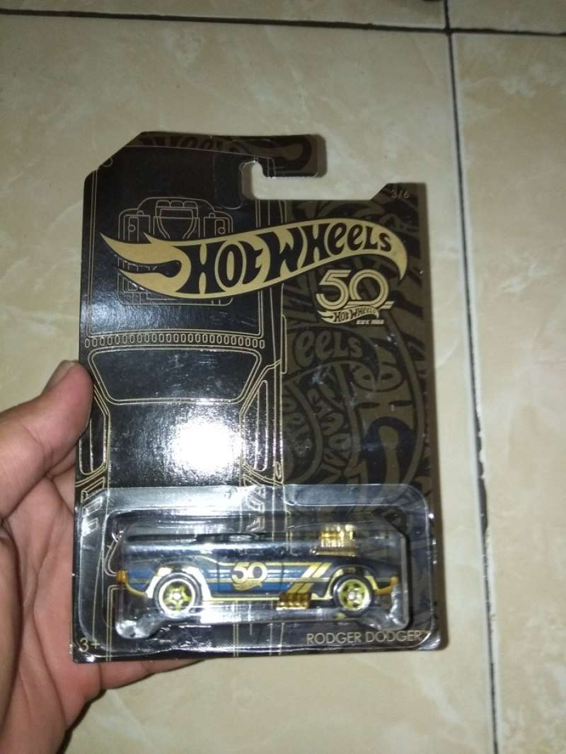 Promo HOTWHEELS HOT WHEELS RODGER DODGER BLACK AND GOLD EDISI ANNIVERSARY LUTOFIA Diskon