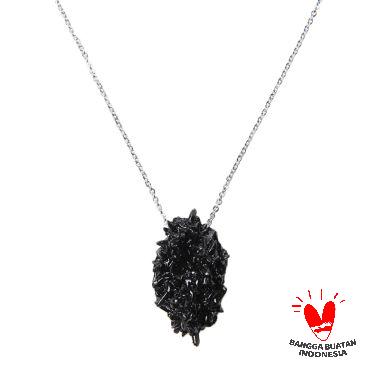 Environmental Jewelry Ouval Black Stone Silver Chain Necklace