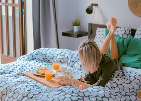 No Pink! Ini 7 Tips Menata Kamar Tidur Feminin Tanpa Merah Muda!