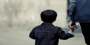 4 Tips Mencegah Anak Hilang di Keramaian