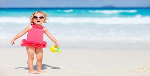 5 Alasan Ajak Anak Main Ke Pantai