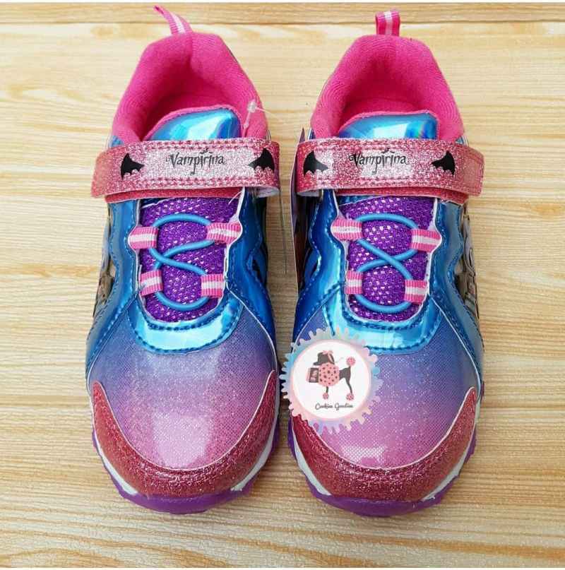Vampirina sneakers top