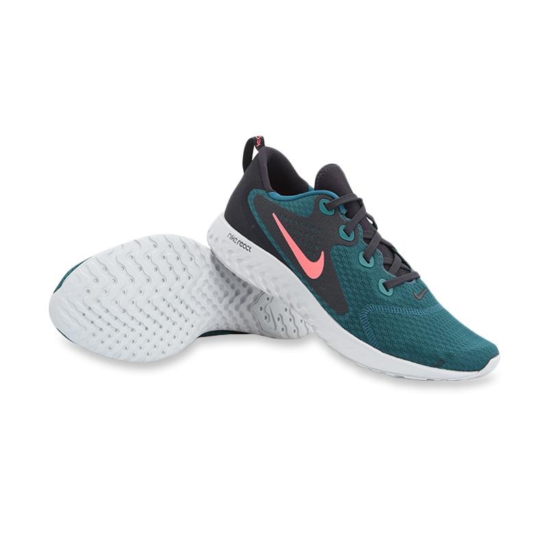 nike legend react trainers