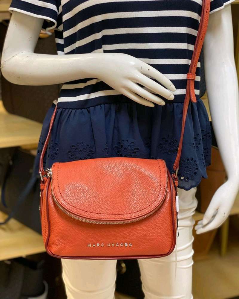 Marc jacobs large supple group leather messenger bag on sale