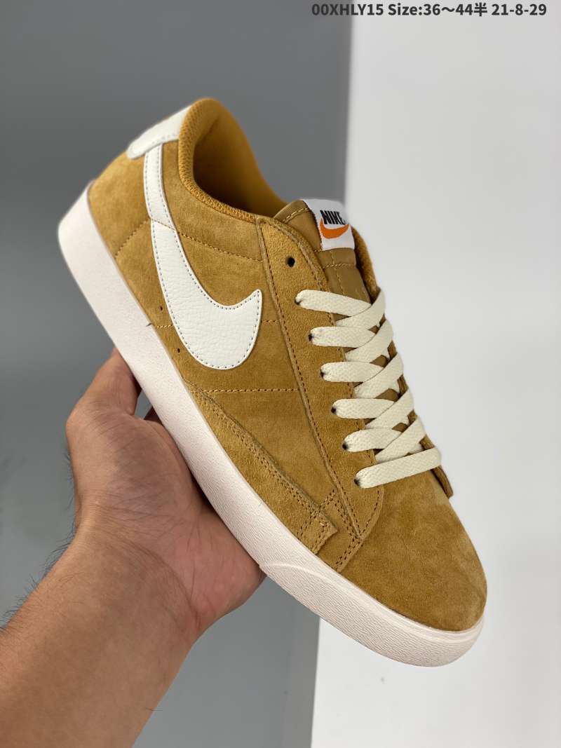 Ligeramente sensor De este modo Jual Original The NIKE w Blazer Mid Vintage suede is back this year. The  pioneer's recognizable NIKE Blazer Mid will return to the stage. The shoe  is simp - 38 di Seller