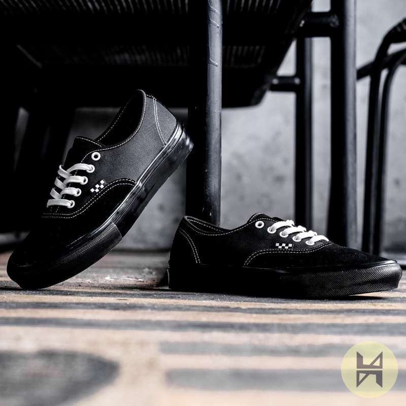 vans authentic black original