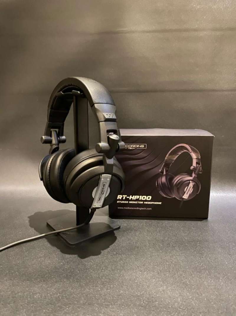 Earphone recording shop
