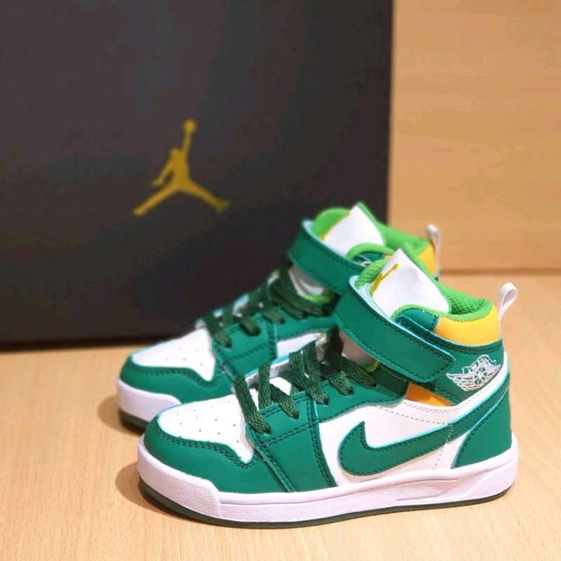 Nike 27 kids green top