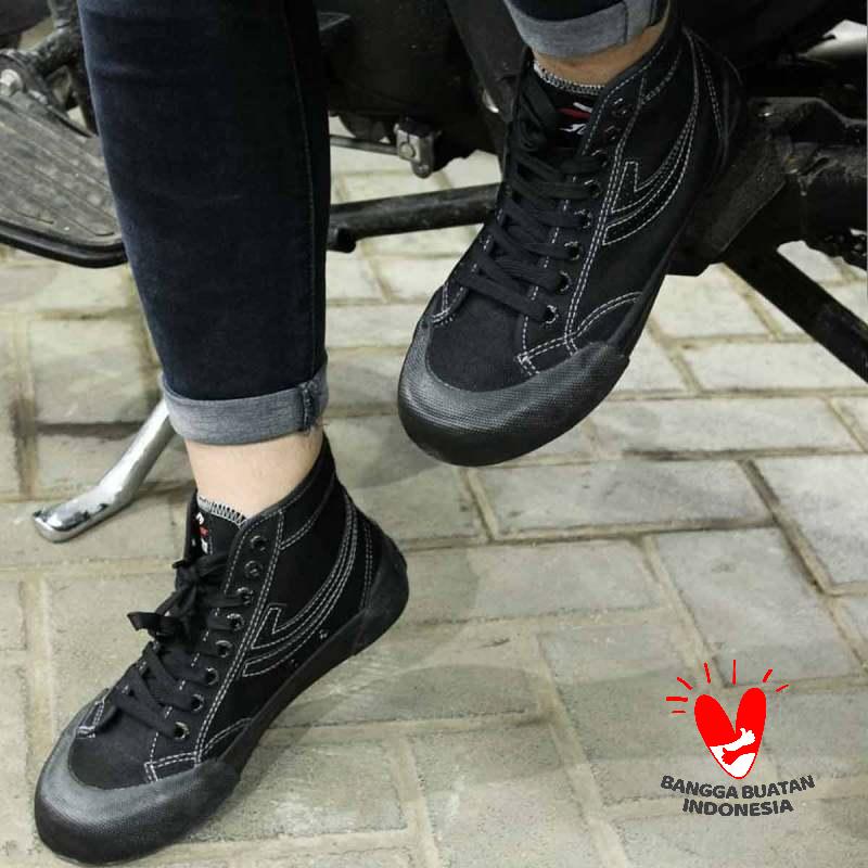 Jual Sepatu Johnson Galaxy Pro Highcut Sepatu Pria Online Oktober 2020 Blibli Com