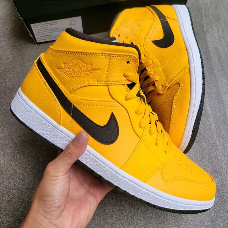 Air jordan 1 2025 mid university gold black