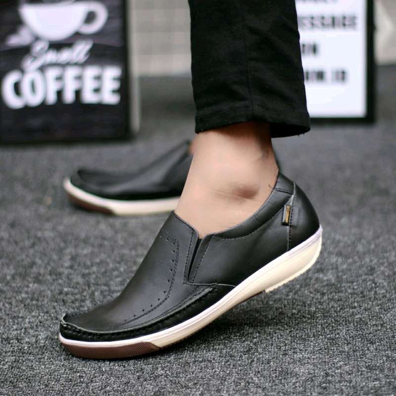 Sepatu slip on shop pria big size