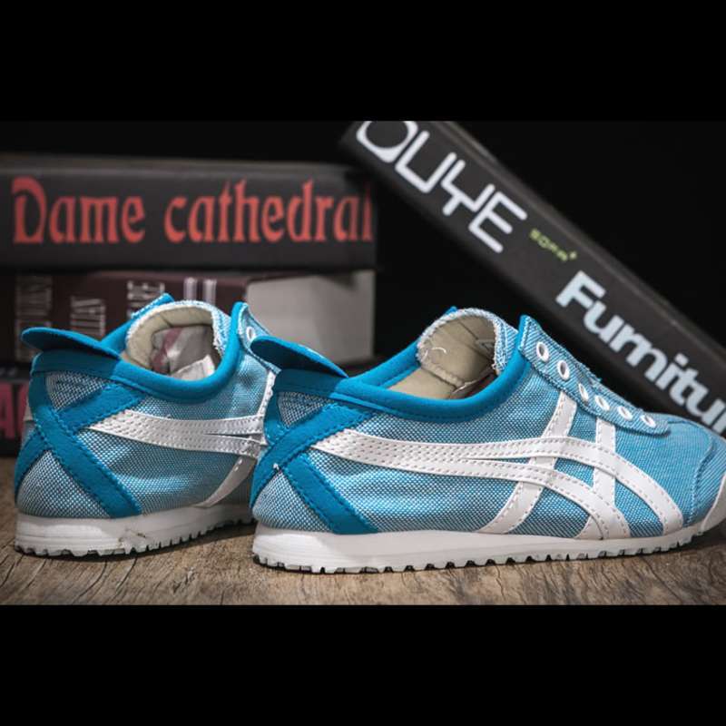 onitsuka tiger light blue