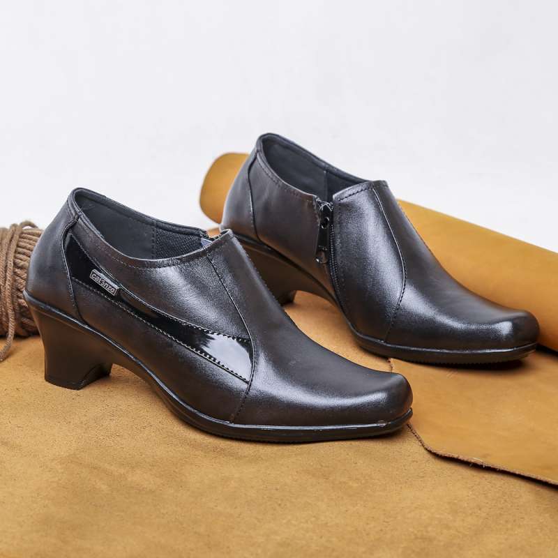 Sepatu hotsell heels pria