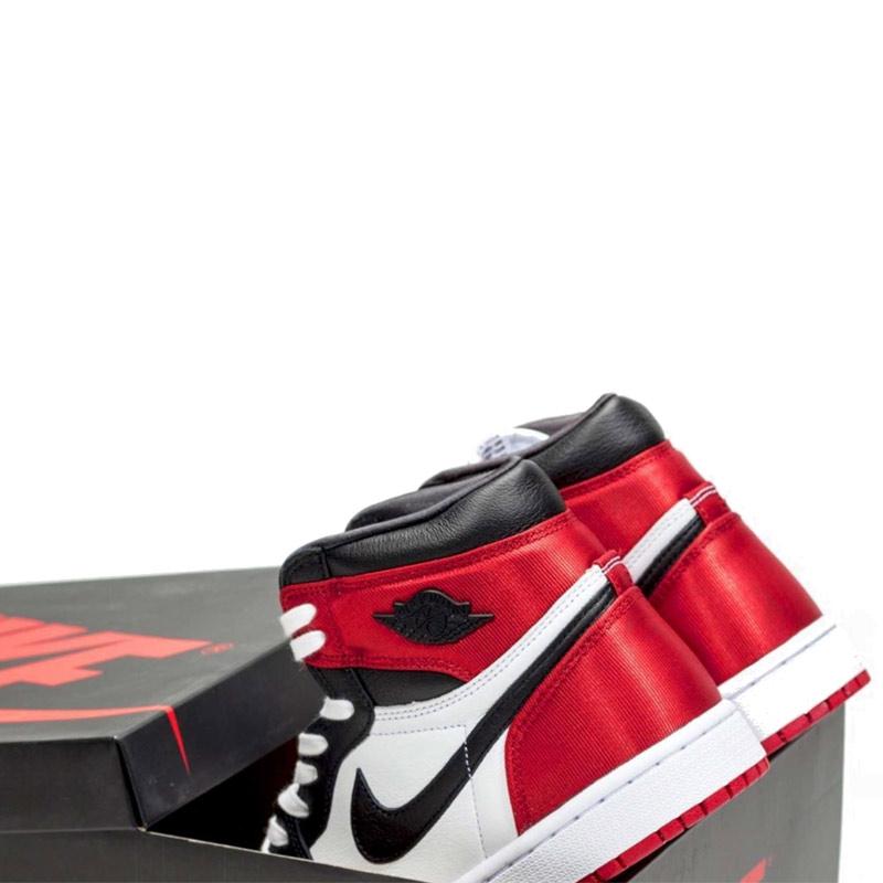 retro 1 high satin black toe