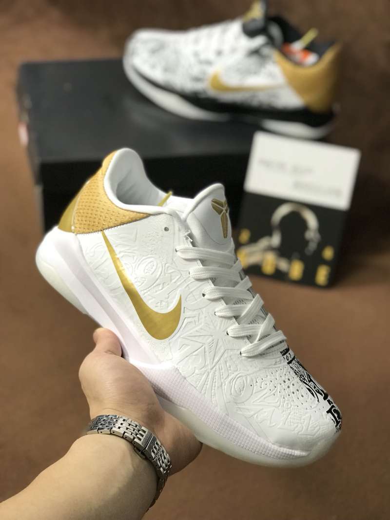 Sepatu basket discount kobe