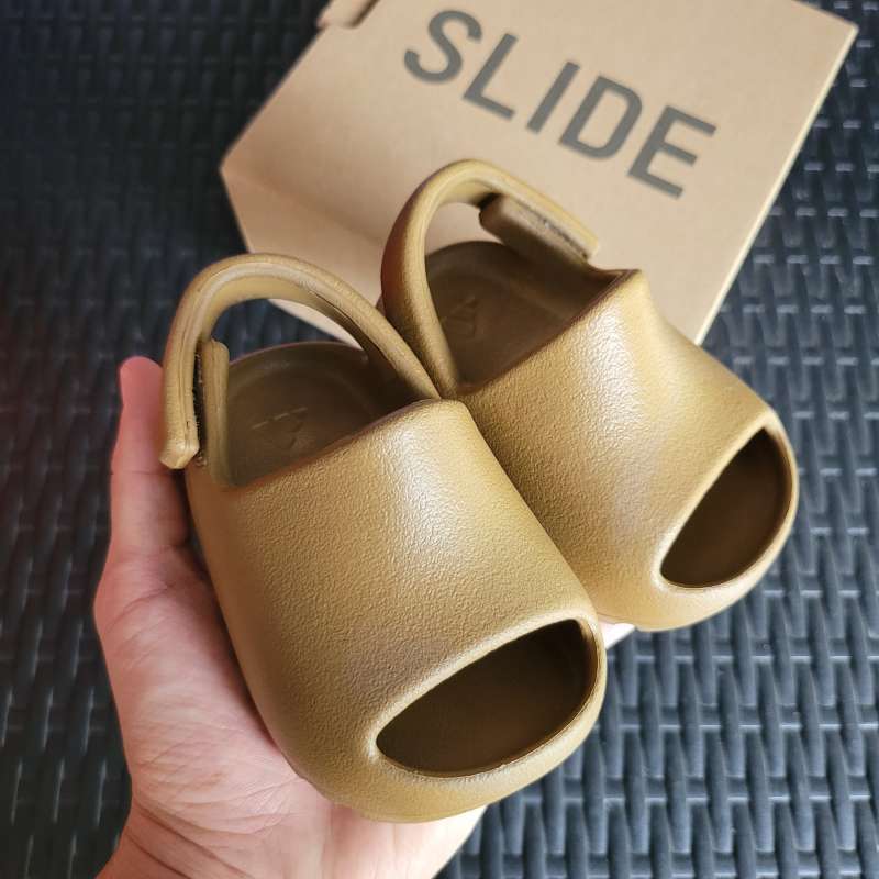 Jual Yeezy Slide Ochre (Infants) || pure bone resin enflame brown slides di  Seller Forbs - Kebon Sirih, Kota Jakarta Pusat | Blibli