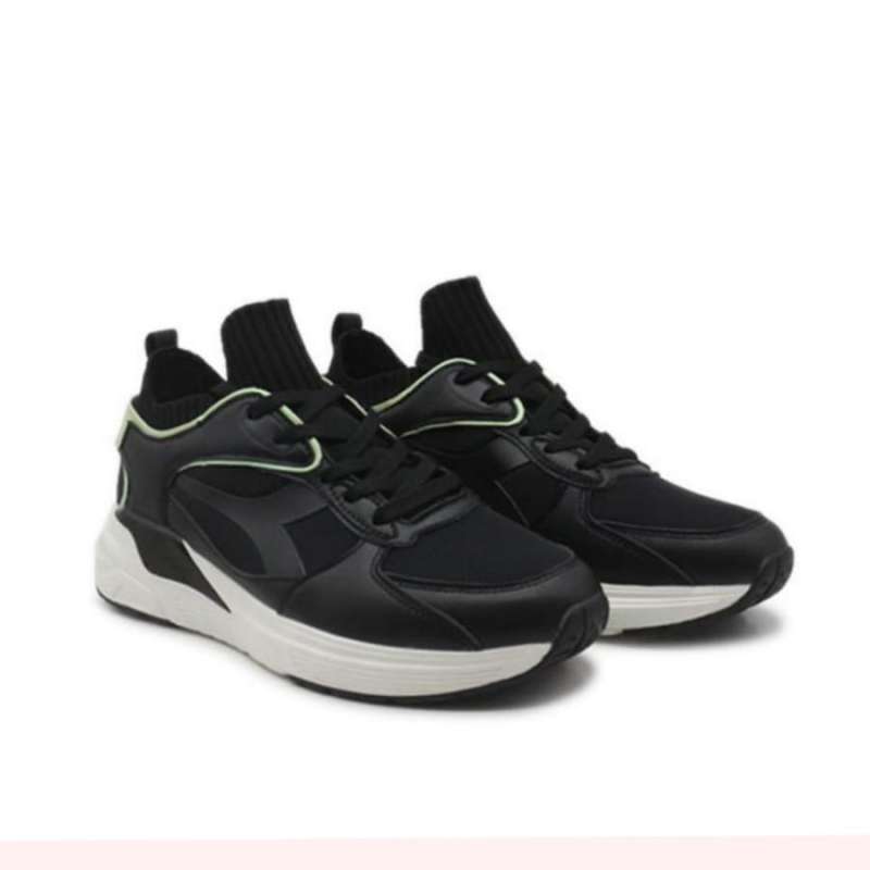 Harga sepatu hotsell sneakers diadora