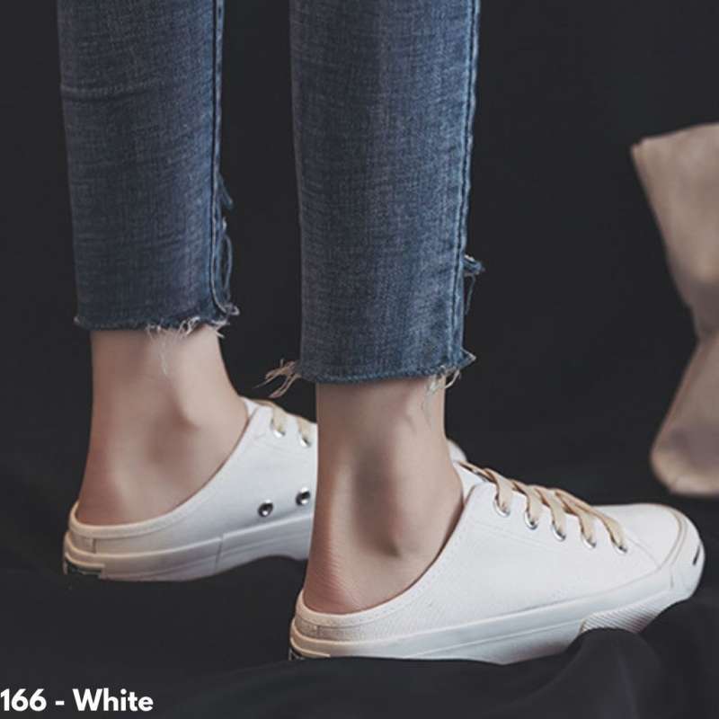 Sepatu sneakers wanita slip on sale