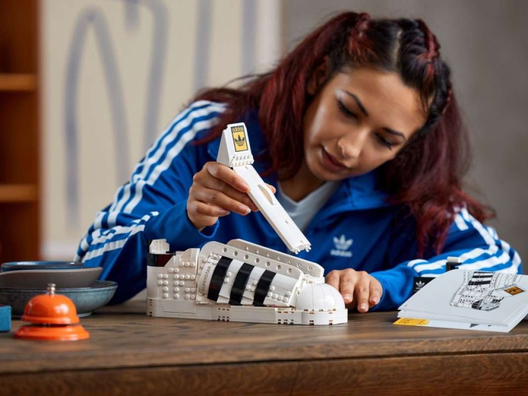 10282 lego adidas