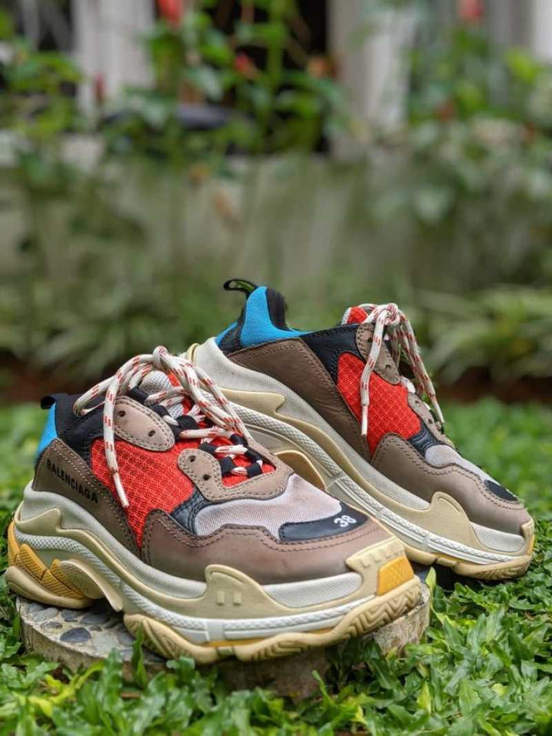 Sepatu balenciaga triple hotsell s original