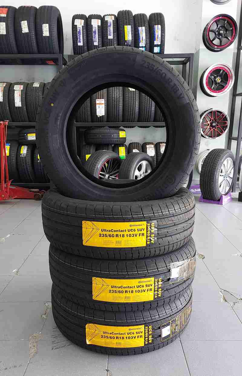 Continental UltraContact 若々しい SUV 23560 R18 売買された 