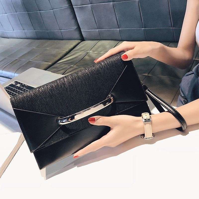 Merk clutch wanita store