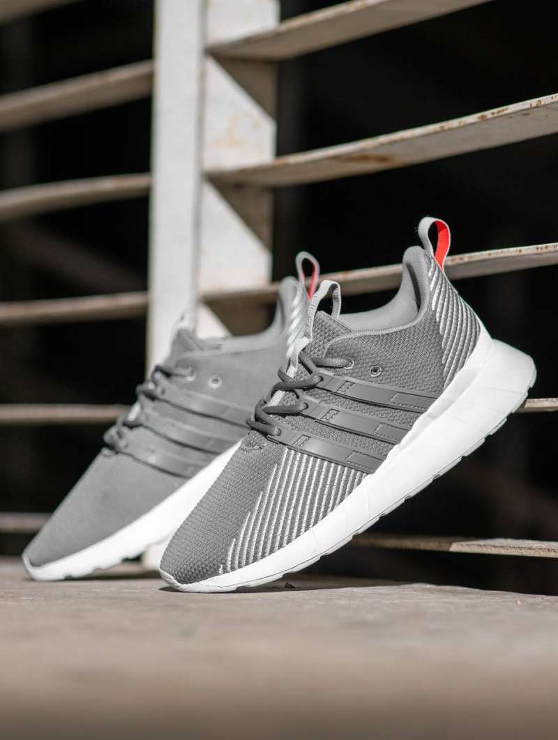 white adidas questar flow