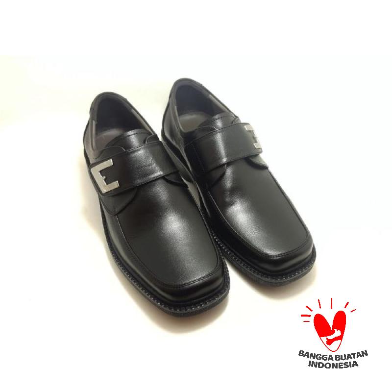 Jual Sepatu Pantofel Kerja Pria Kulit Asli Model Klasik Perekat Tanpa Tali Zl12 38 Hitam Online Oktober 2020 Blibli Com