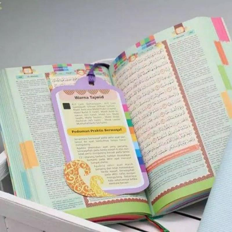 Jual Madina Rainbow Terjemahan Madina Zhafira Zipper Al Qur An Online November 2020 Blibli Com