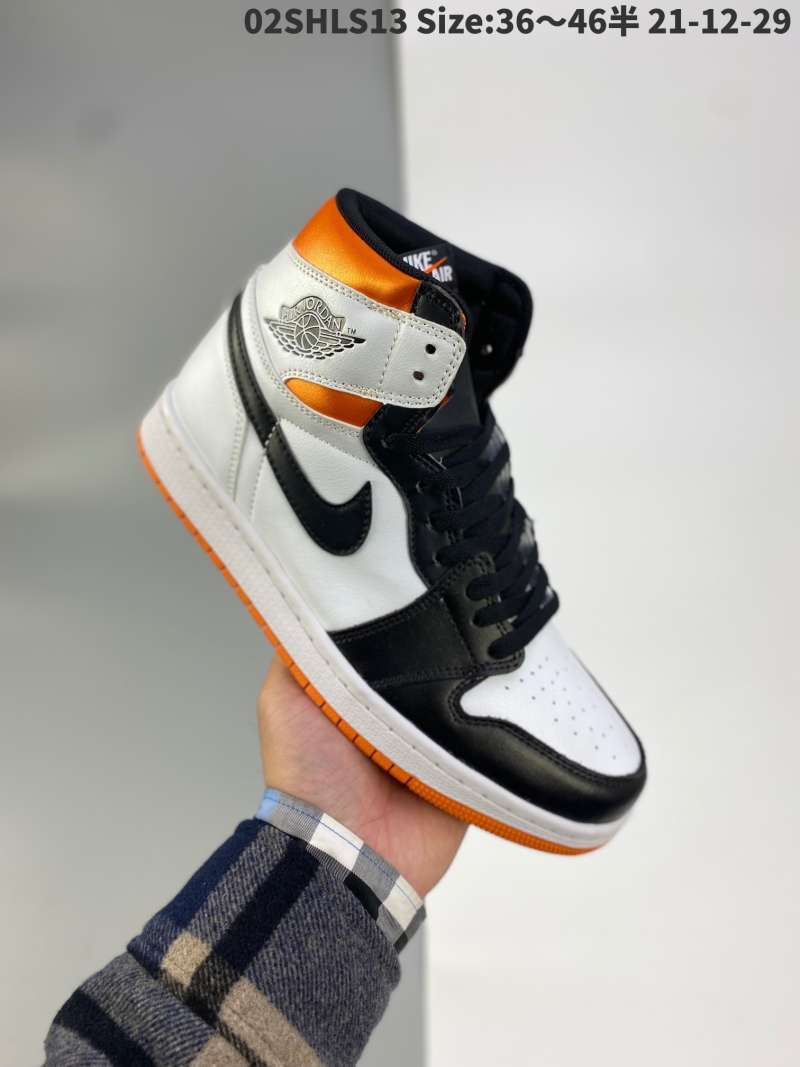 Promo NIKE Air Jordan 1 Retro High OG 