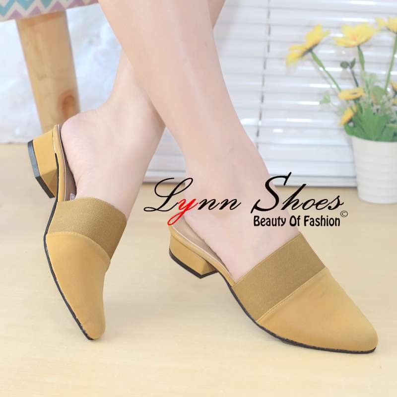 koleksi sepatu pesta wanita