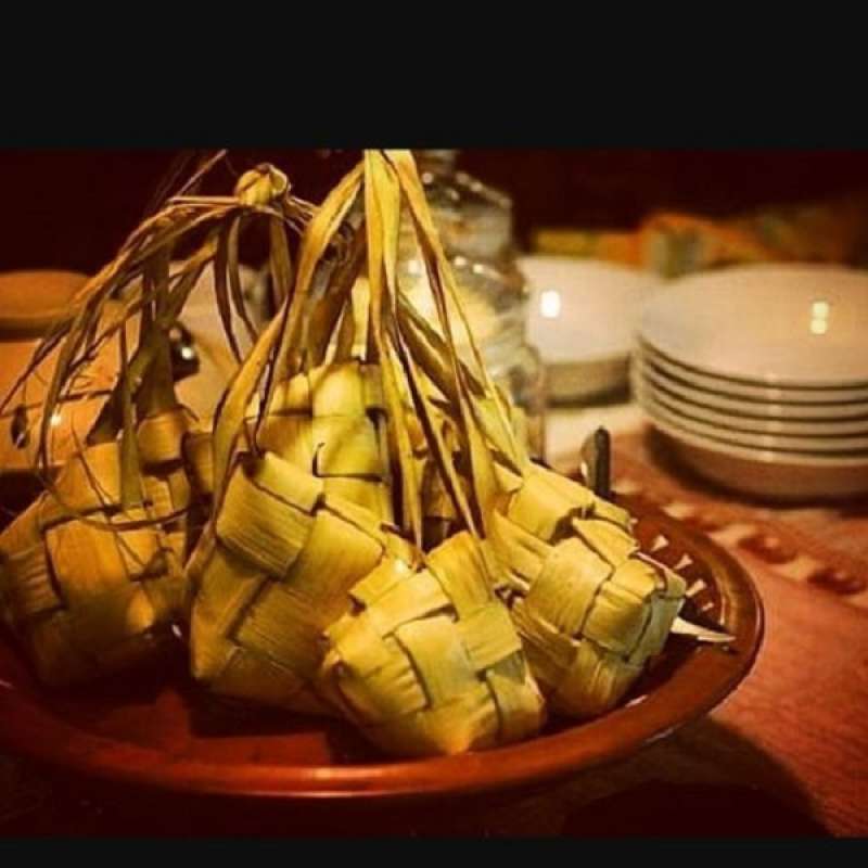 Jual Dapur Bu Mukti Opor Ayam Ketupat Sambal Ati Ampela Rendang Ketupat Paket Lebaran 5 Porsii Online April 2021 Blibli