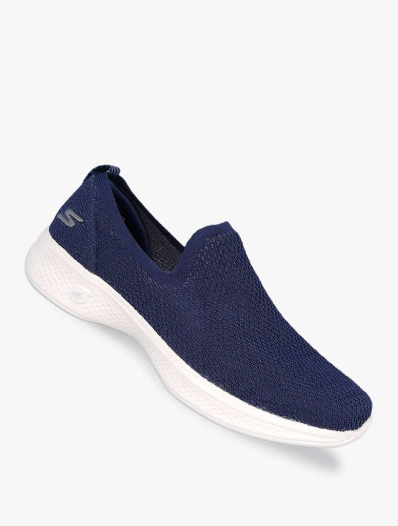 Skechers go deals walk 4 privilege