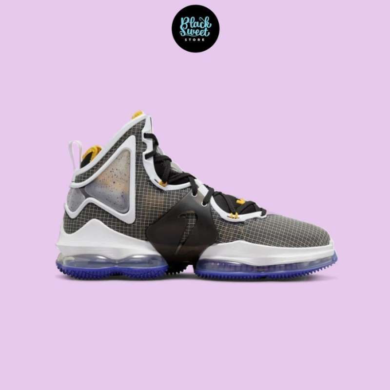 Sepatu basket outlet nike lebron