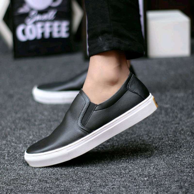 Sepatu Casual Pria Slip On Kulit Asli Formal Kerja Santai Hangout Keren