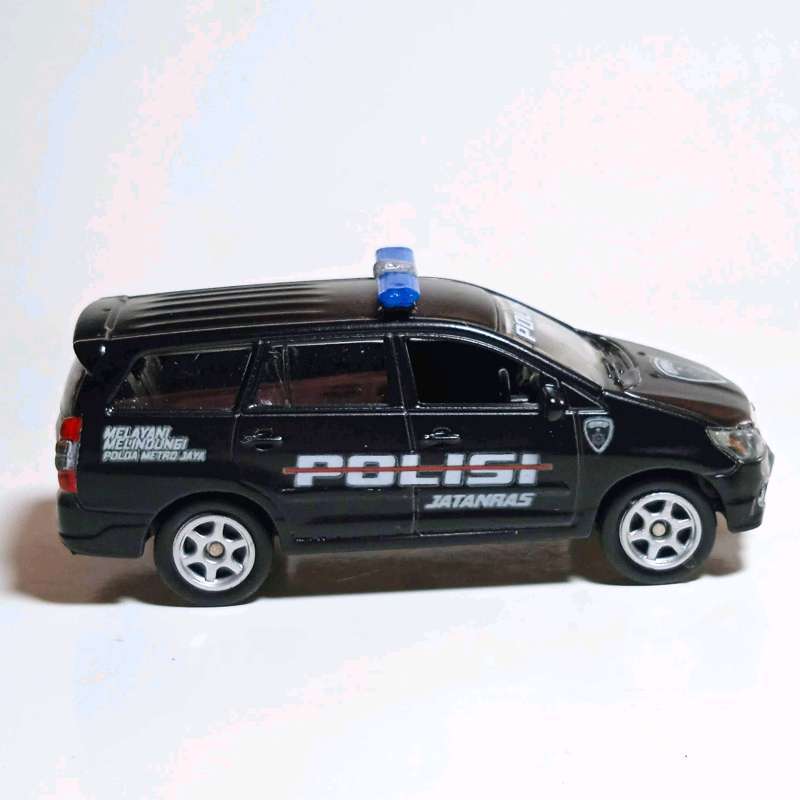 Toyota innova crysta diecast hotsell