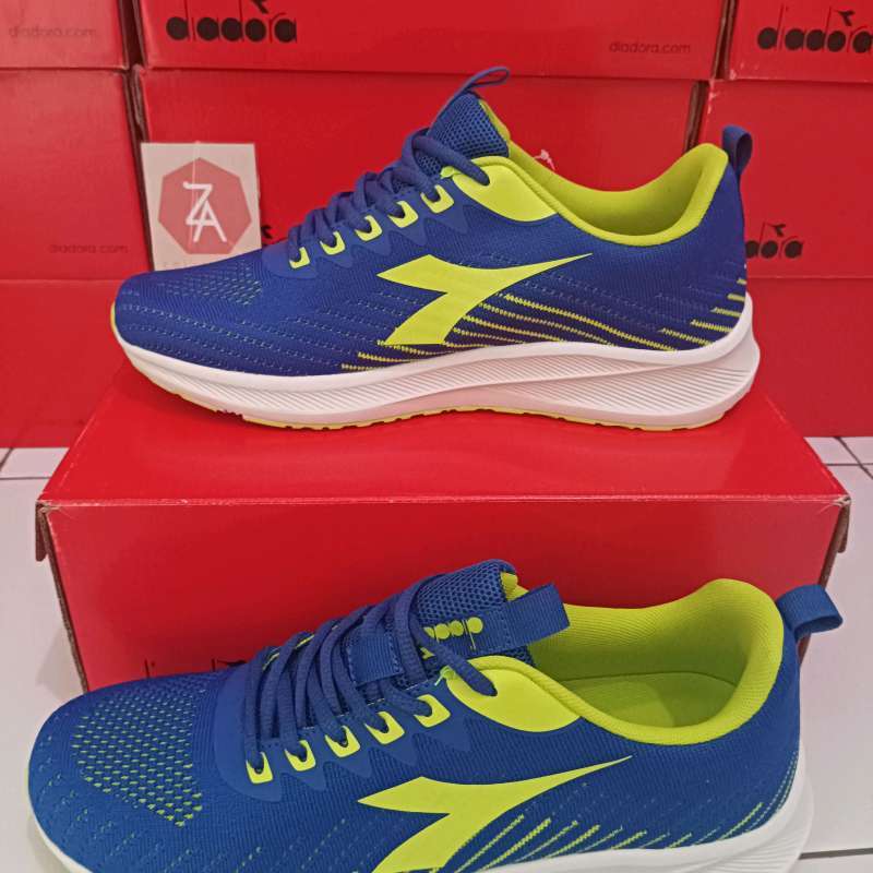 Sepatu merk diadora discount