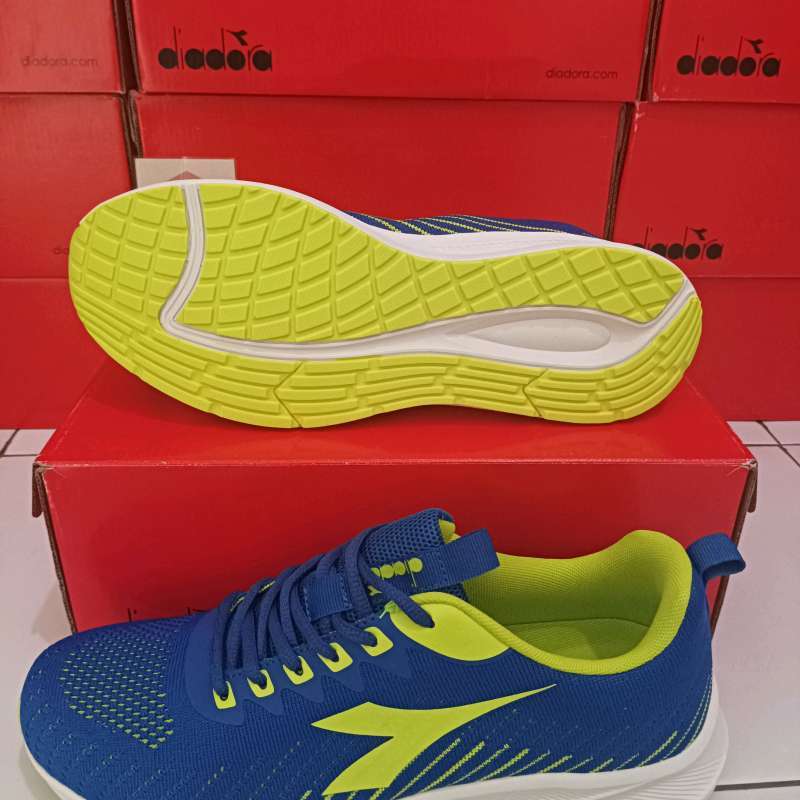 Sepatu diadora original outlet