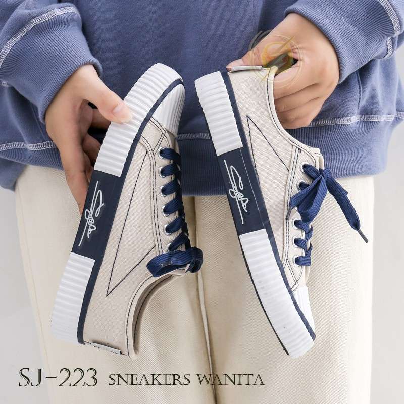 Promo Sepatu Sneakers Wanita Casual 