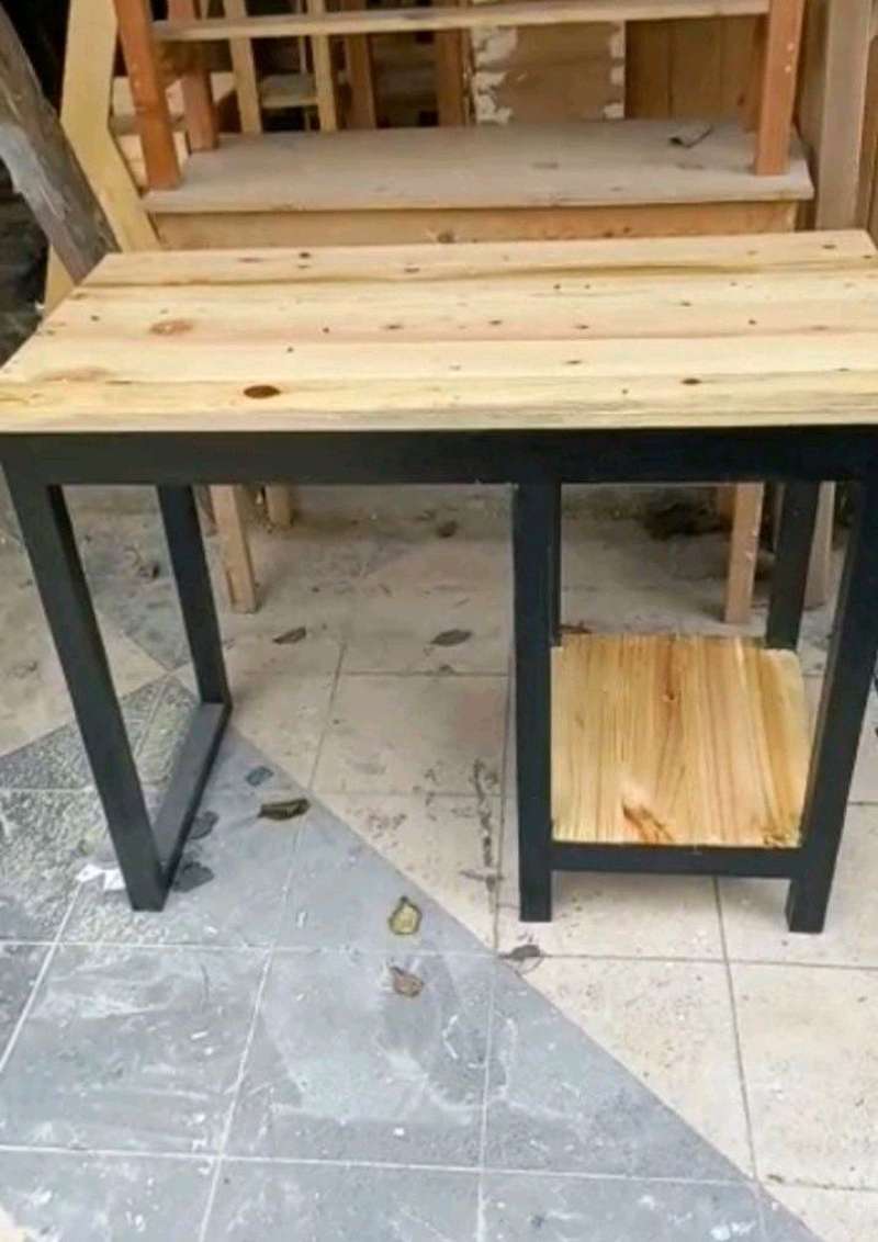 meja komputer kayu minimalis hitam, putih free ongkir surabaya