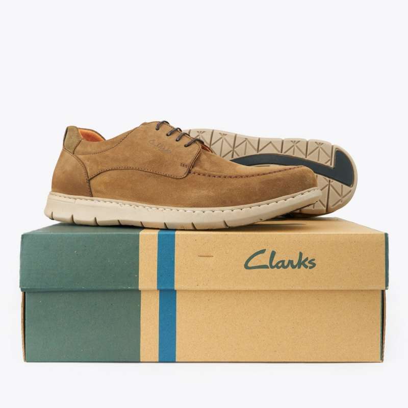 leather trainers clarks
