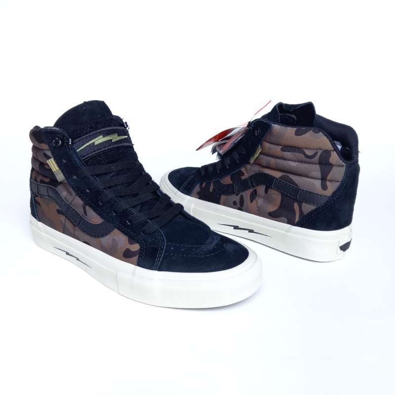 black multicam vans