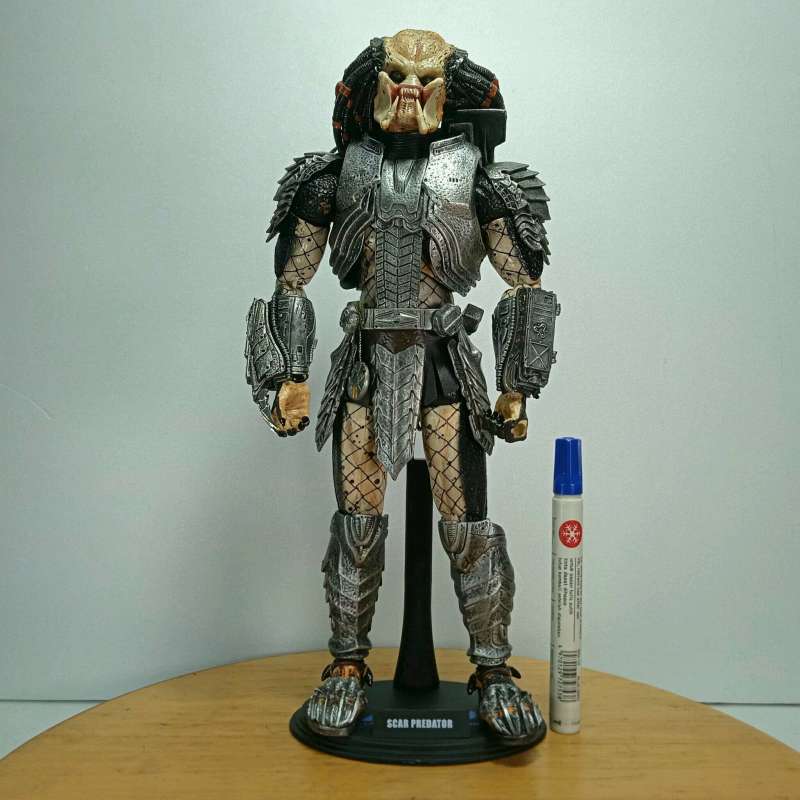 Jual figure predator avp tinggi sekitar 12 inch by haocaitoy
