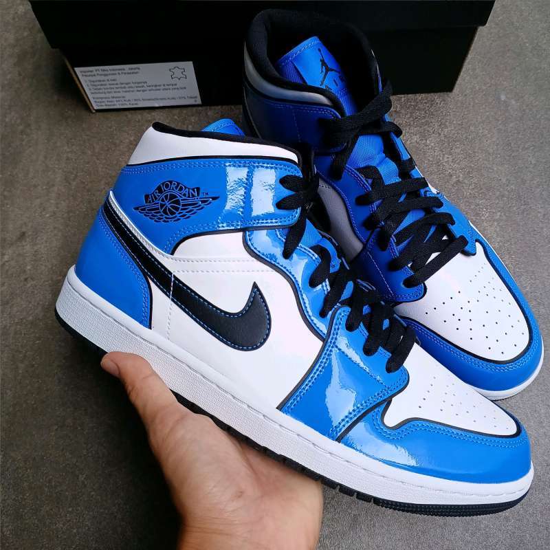 Air Jordan Mid SE Signal Blue White
