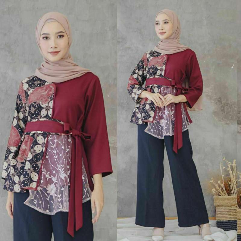 Jual Snoebel Bdp Atasan Blouse Batik Kombinasi Brokat Tile Modern Online April 2021 Blibli Biasanya kebaya brokat semi prancis memiliki potongan kerah lebar berbentuk kotak atau boat collar. snoebel bdp atasan blouse batik kombinasi brokat tile modern