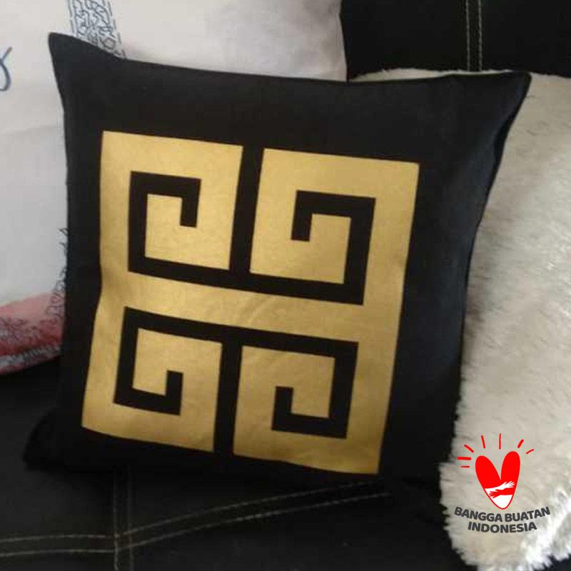 Jual Sarung Bantal Sofa 30x30 Motif Greek Keys Black Gold Sarung Bantal Imut Mewah Online Januari 21 Blibli