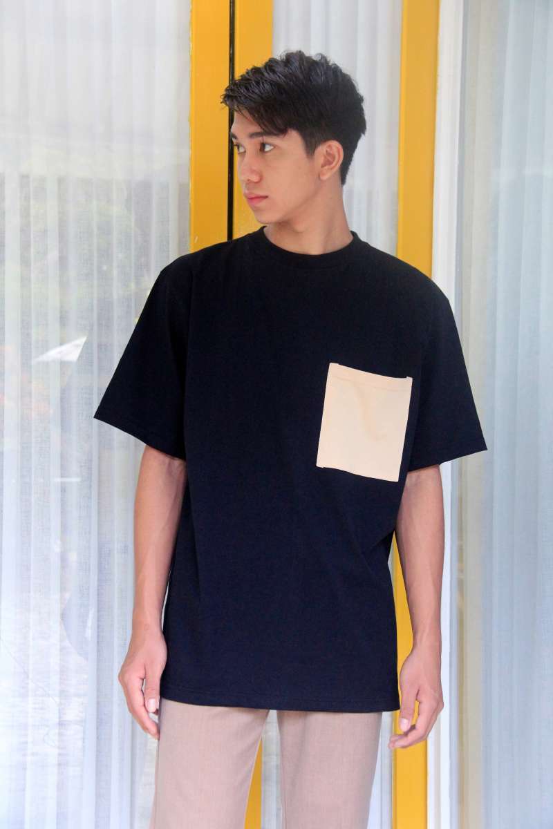 OVERSIZED T SHIRT POCKET - BLACK CREAM 