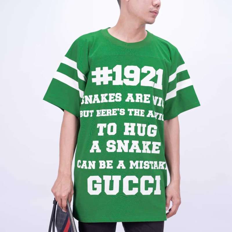 gucci to hug a snake