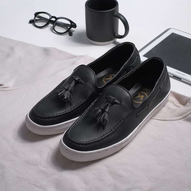 Sepatu loafers pria branded online